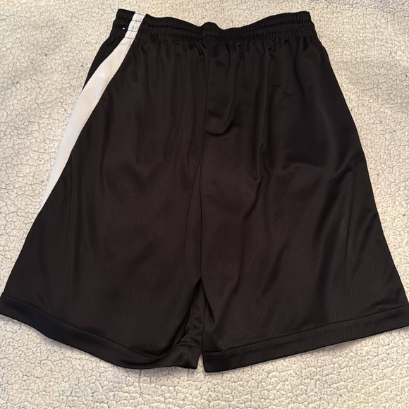 Nike Signature Swoosh Short Size Large Dri-Fit - Picture 3 of 3